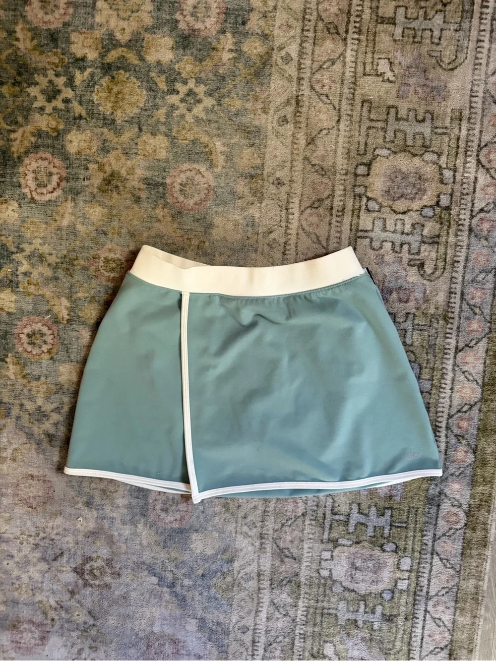 Alo Yoga Airbrush Streamlined Skirt - Botanical Green/Ivory